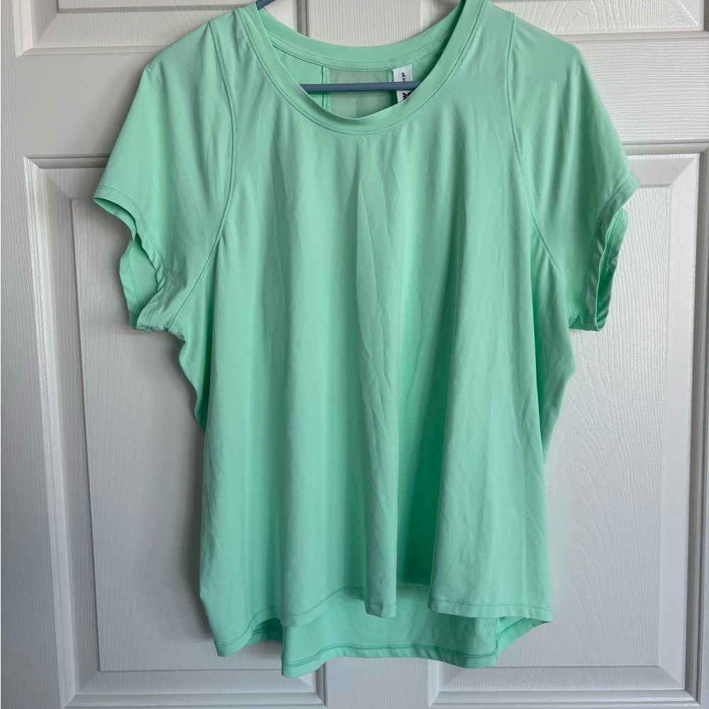 All in Motion Light Green Women's Short Sleeve Top
